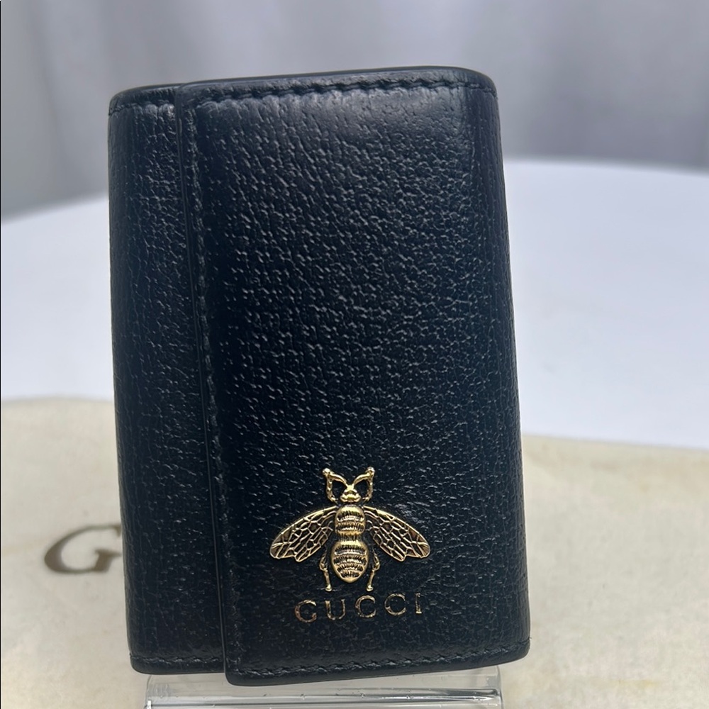 GUCCI Black Leather six key holder with Gold Bee
